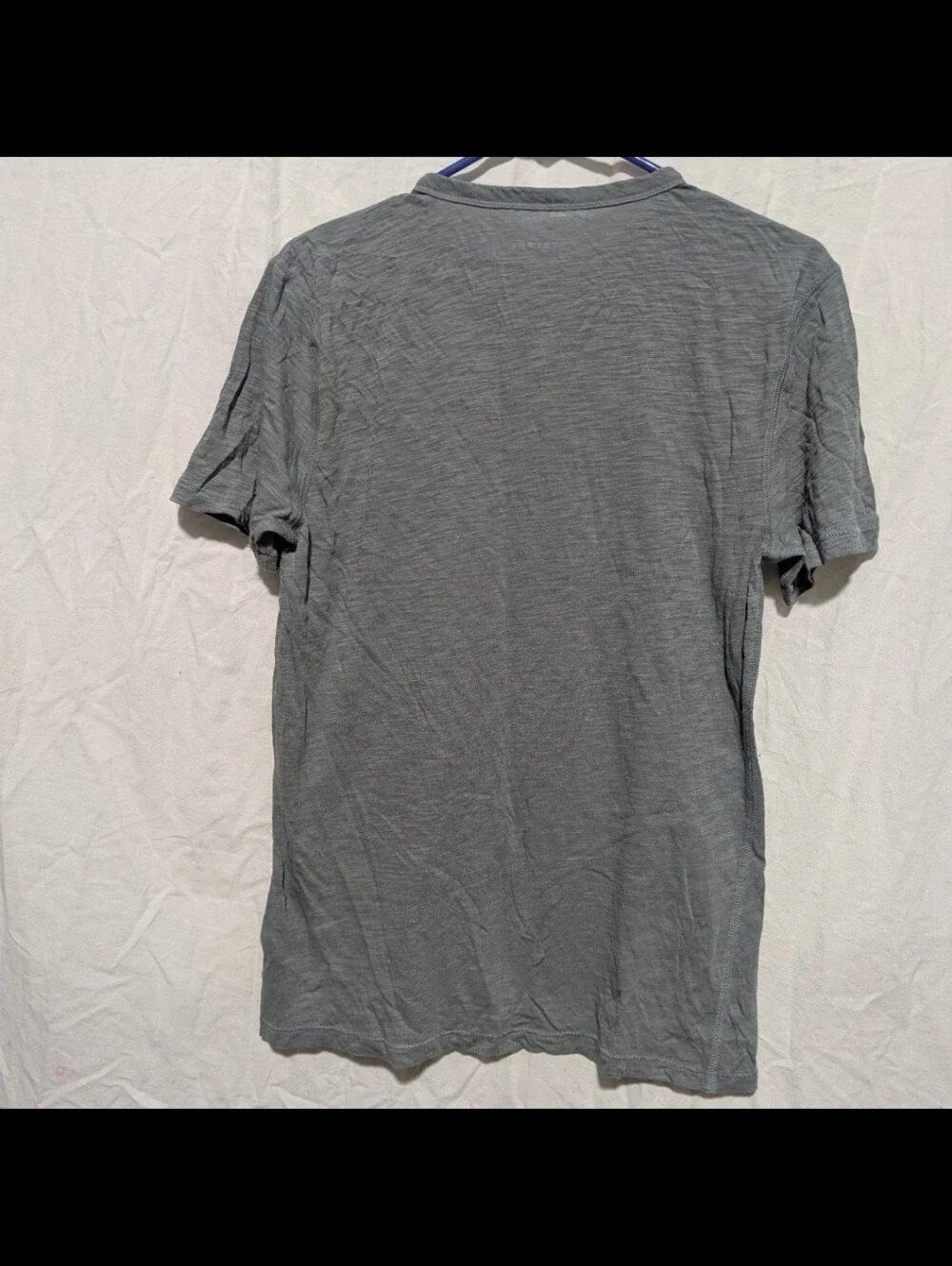 Everlane Men’s Gray Short-Sleeve Henley Shirt - Picture 2 of 3